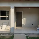 Rodapé embutido ou sobreposto? Vantagens estéticas e de manutenção. 